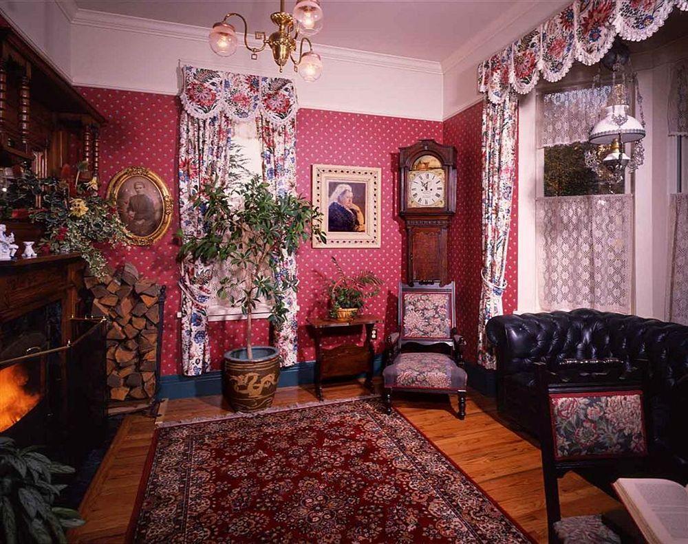 Humboldt House Bed & Breakfast Виктория Екстериор снимка