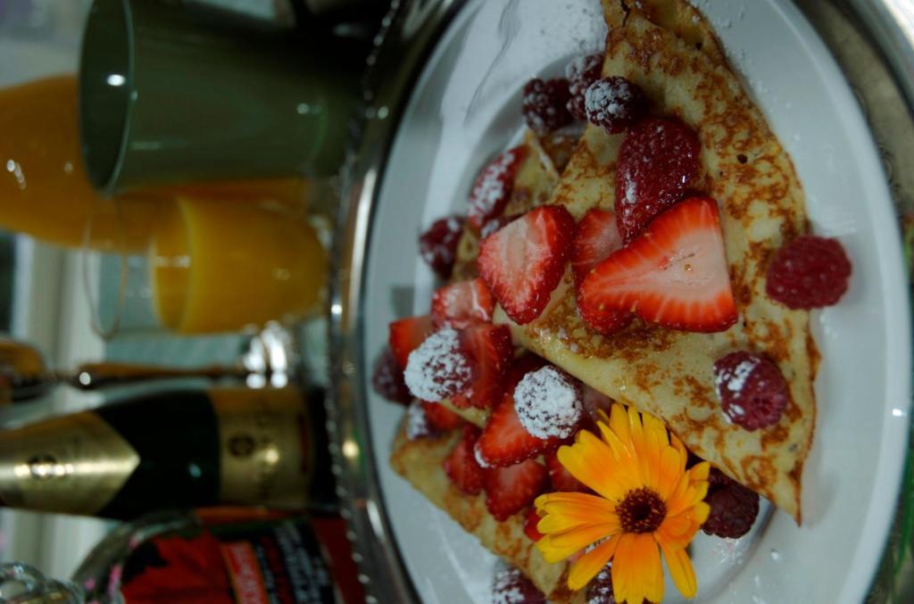 Humboldt House Bed & Breakfast Виктория Екстериор снимка